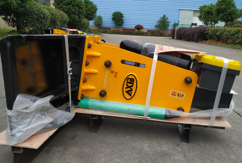 Skid steer hydraulic hammer.png